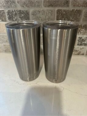 Yeti Stainless Steel Silver Travel Tumblers with Lids (Pair)